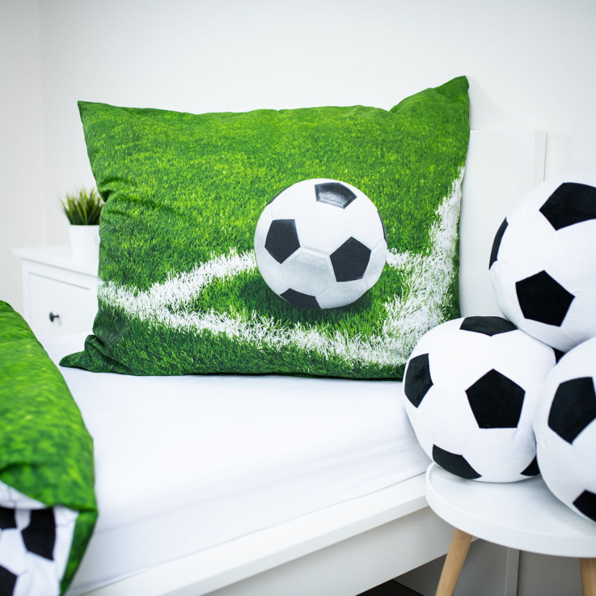 Football 3D Kuschelkissen Fußballkissen 31,5 × 41 cm dekoratives Formkissen für Kinder und Jugendliche