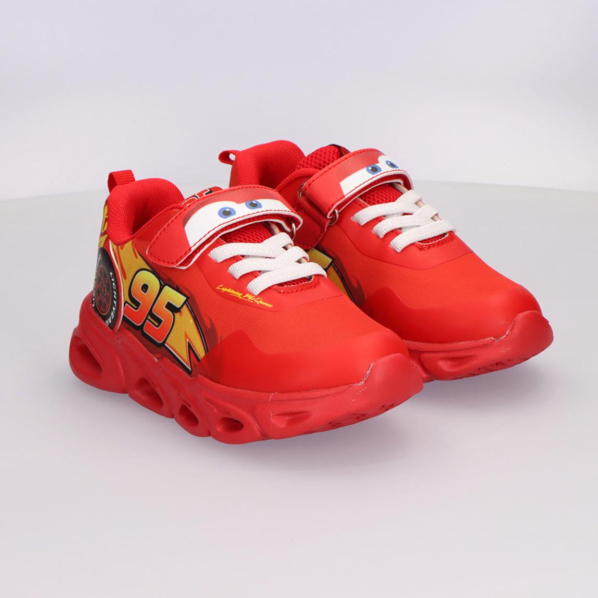 Disney Cars Kinder Sneaker mit Licht leichte Freizeitschuhe für Schule Spielplatz und Alltag