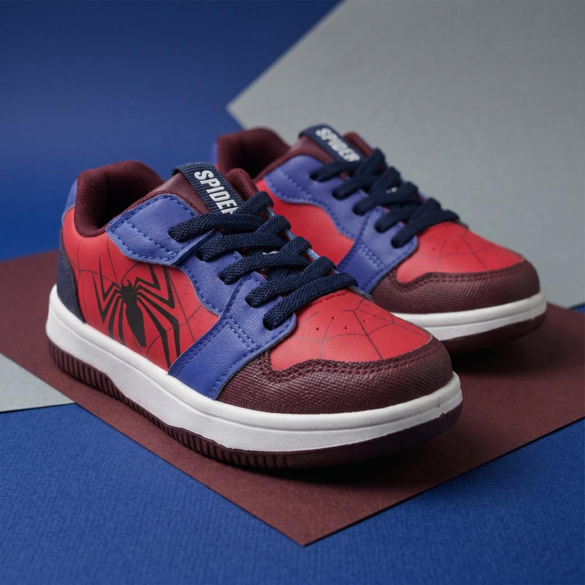 Marvel Kinder Sportschuhe Freizeitschuhe mit Superhelden Motiv