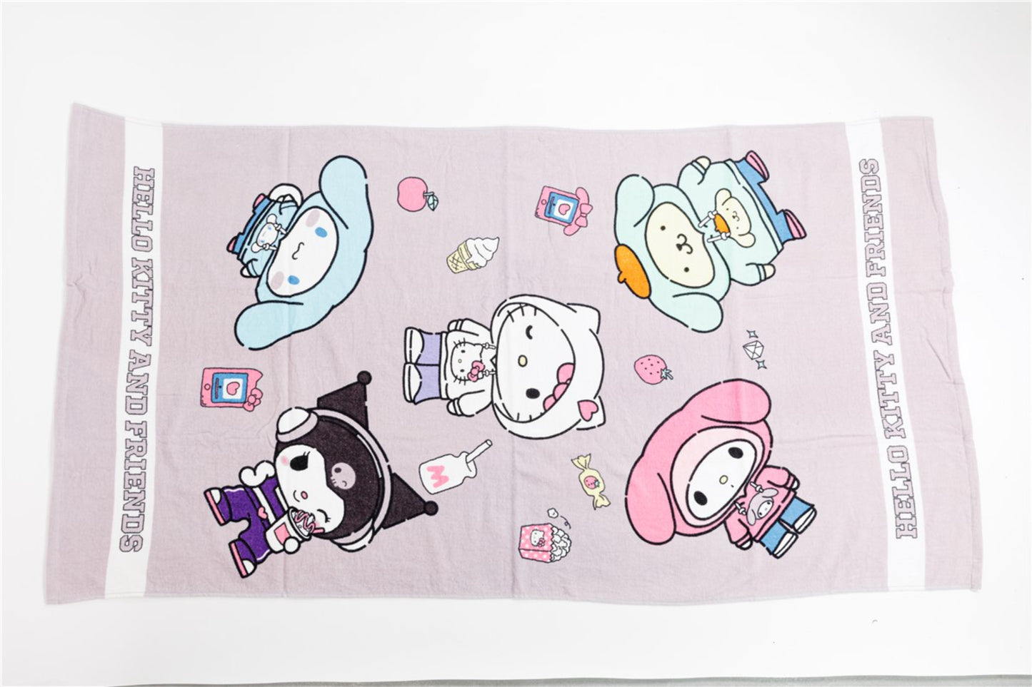 Hello Kitty & Frienfs Badehandtuch Strandtuch 70x140 cm aus Baumwolle – saugfähig & weich