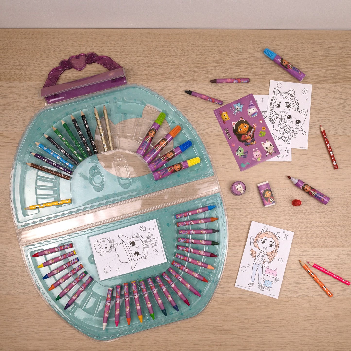 Gabby's Dollhouse Kreativset Mal- und Bastelset 12 Stifte, 12 Wachsmaler, Farben & Pinsel