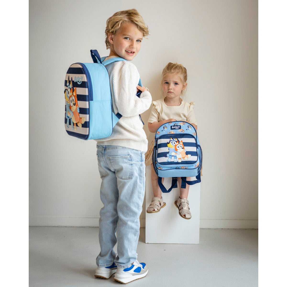 Bluey Schulrucksack Kinder – Tasche mit 2 Fächern & Seitenfächern