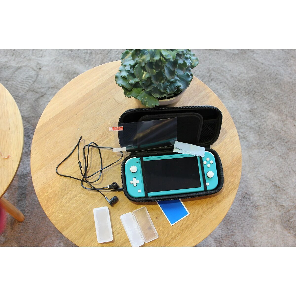 Qware Switch Lite Accessory Pack Kompatibel mit Nintendo Switch Lite – Aufbewahrungs- & Schutzset