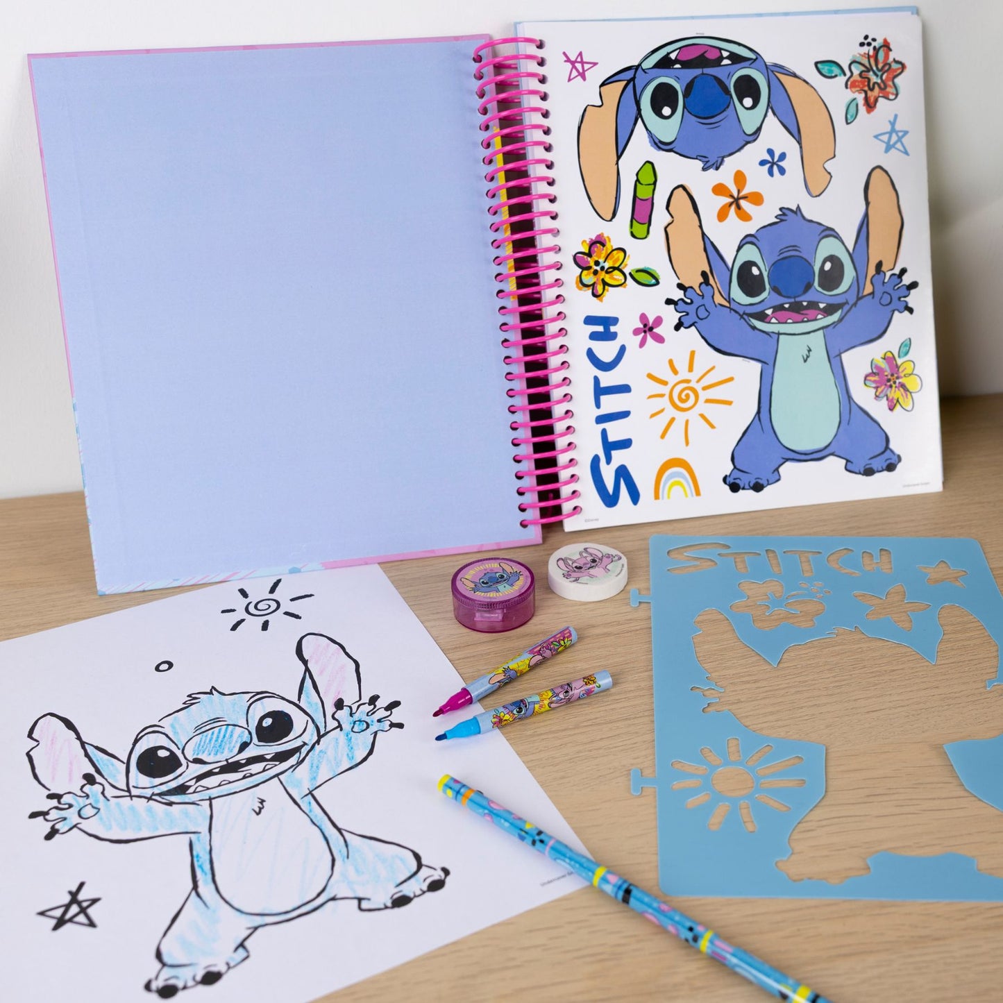 Disney Stitch Malset Kinder mehrfarbig mit Stickern und Stiften Malbuch Set