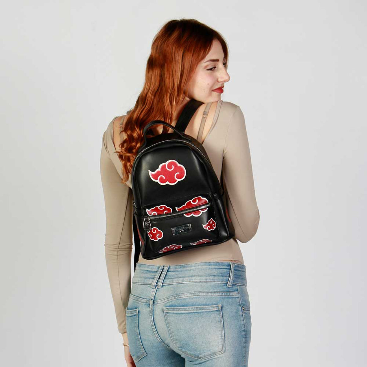 Naruto Clouds Rucksack schwarz City Backpack mit Reißverschluss Fronttasche und Innenfach