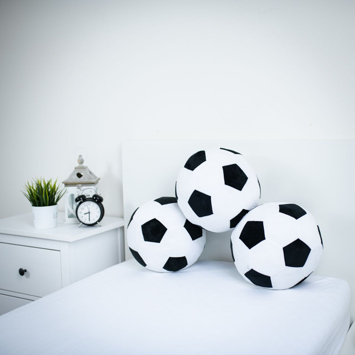 Football 3D Kuschelkissen Fußballkissen 31,5 × 41 cm dekoratives Formkissen für Kinder und Jugendliche
