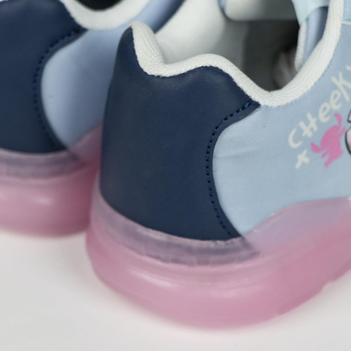 Disney Stitch Sneaker für Kinder mit robuster TPR Außensohle und Lichteffekt