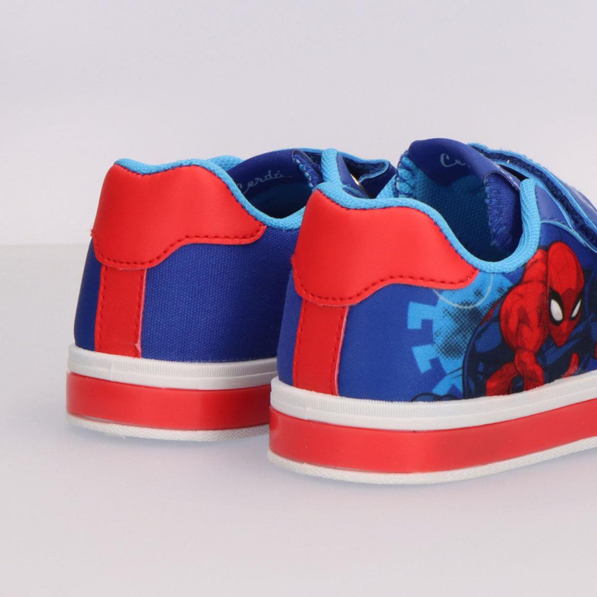 Spiderman Kinder Sneakers mit Licht Freizeitschuhe für Schule Spielplatz und Freizeit