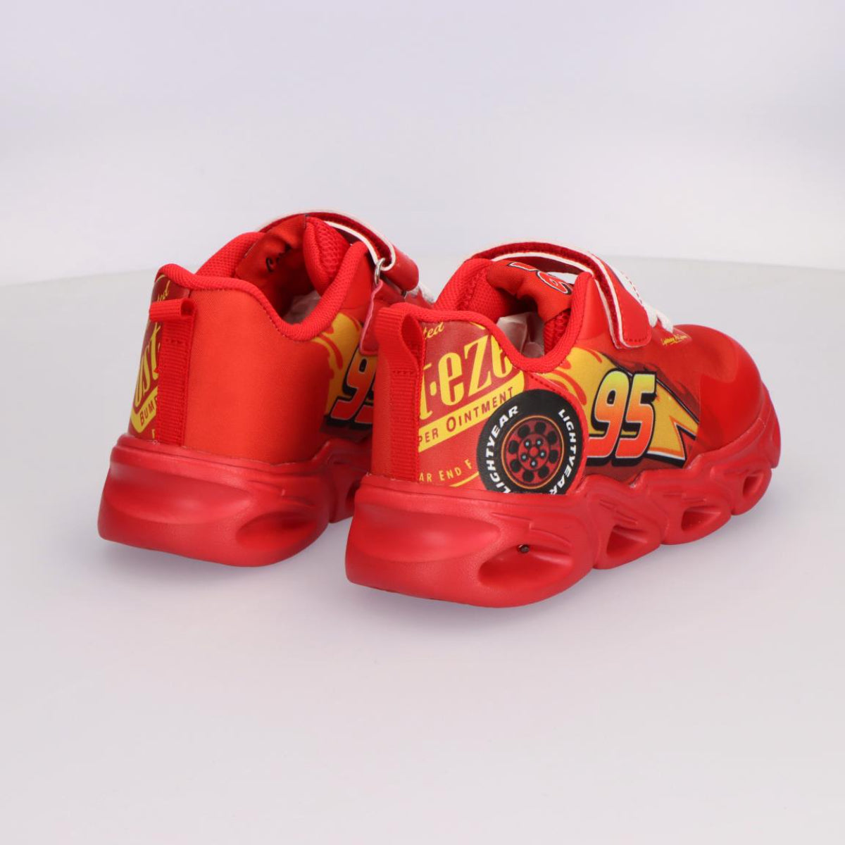 Disney Cars Kinder Sneaker mit Licht leichte Freizeitschuhe für Schule Spielplatz und Alltag