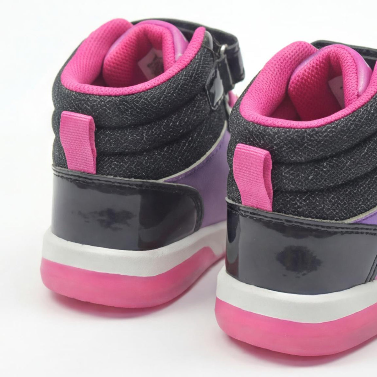 Kuromi Kinder Sportschuhe mit Licht im Basketball Stil Ideal für Spielen Ausflüge Schule