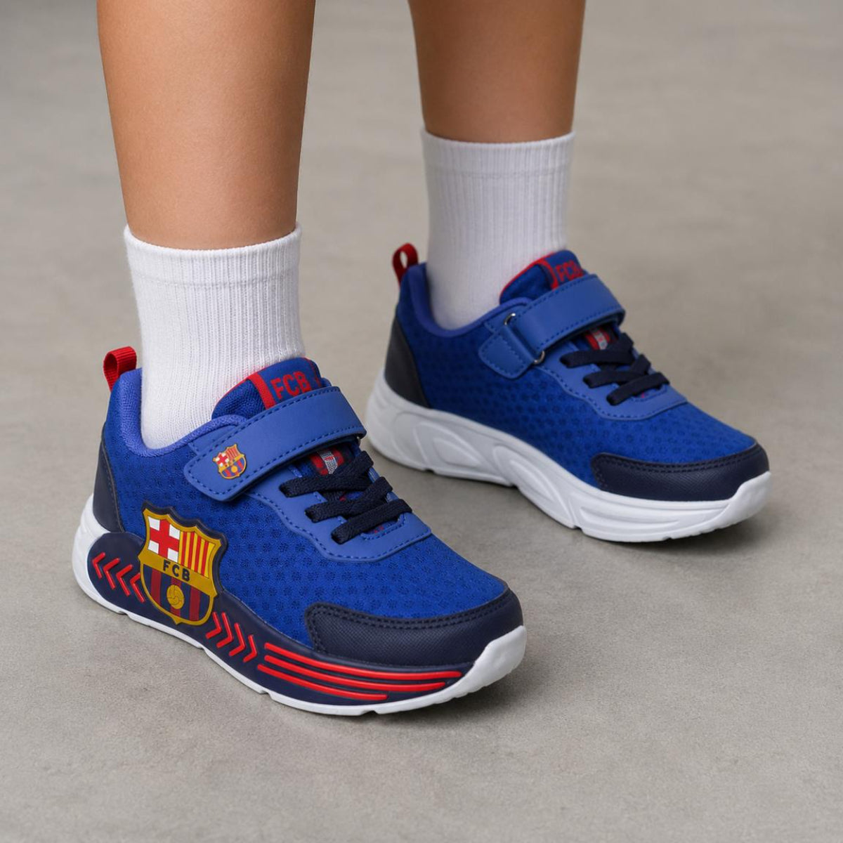 FC Barcelona Kinder Schuhe mit Lichteffekt für Schule und unterwegs