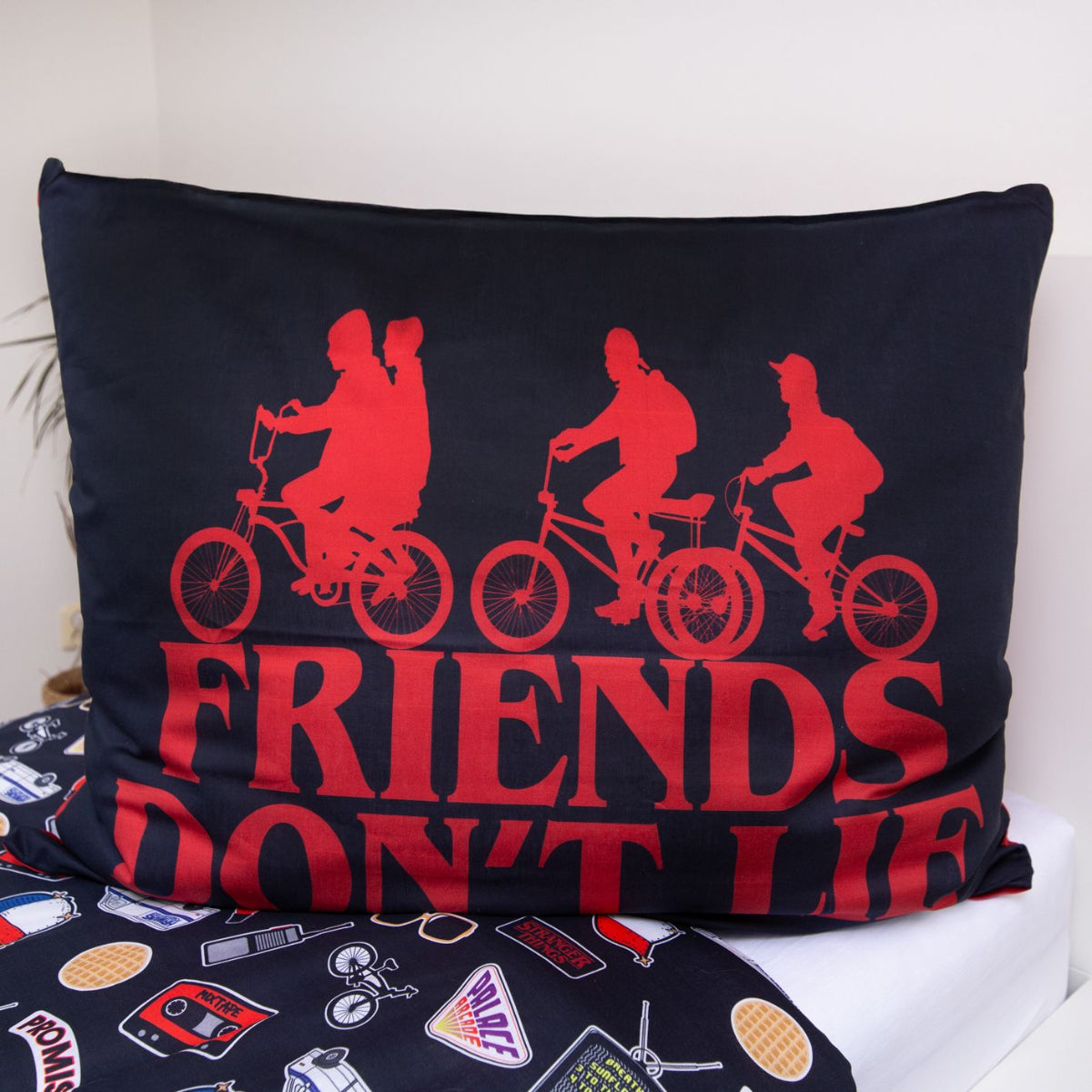 Stranger Things Bettwäsche 140x200 cm Baumwolle Schwarz Upside Down Design
