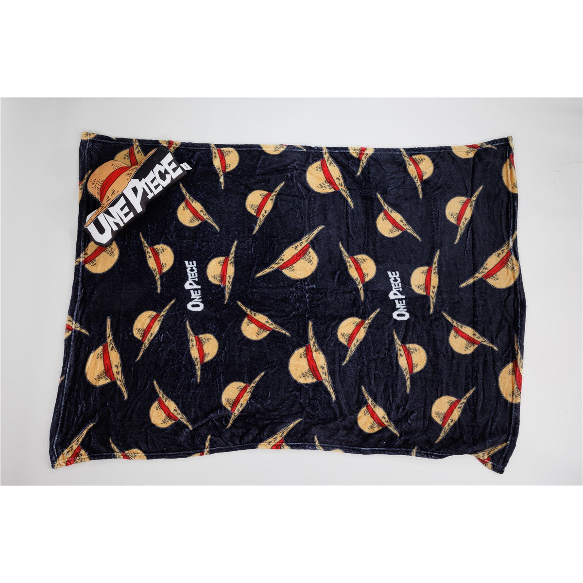 One Piece Kuschelset mit Kissen und Decke 100 × 140 cm für Schlafzimmer und Sofa