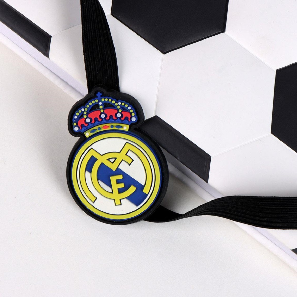 Real Madrid Notizbuch A5 gepolstert - offizielles Fanartikel Schreibheft - Hardcover Tagebuch für Schule & Büro