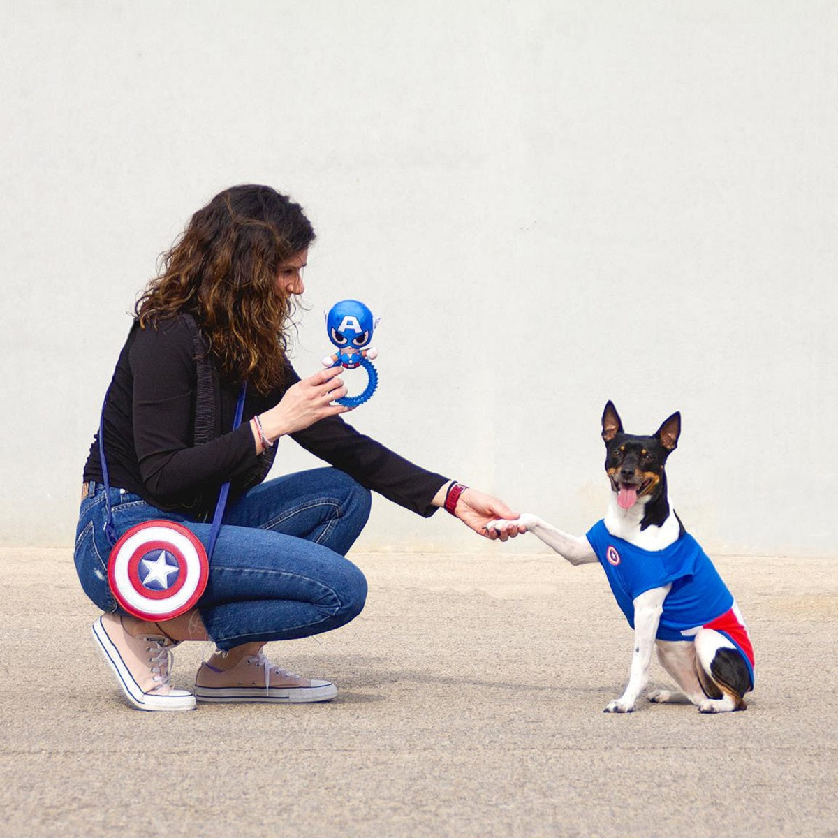 Captain America Hundespielzeug – Robuster Beißring mit Quietscher