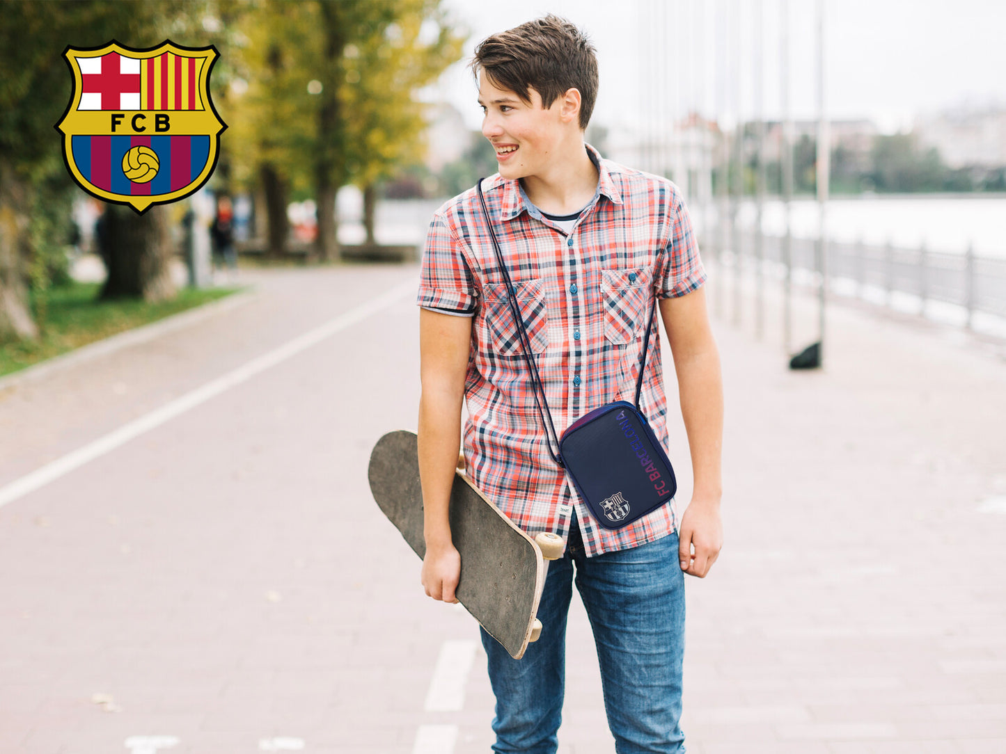 FC Barcelona Umhängetasche mit Reißverschluss und verstellbarem Gurt