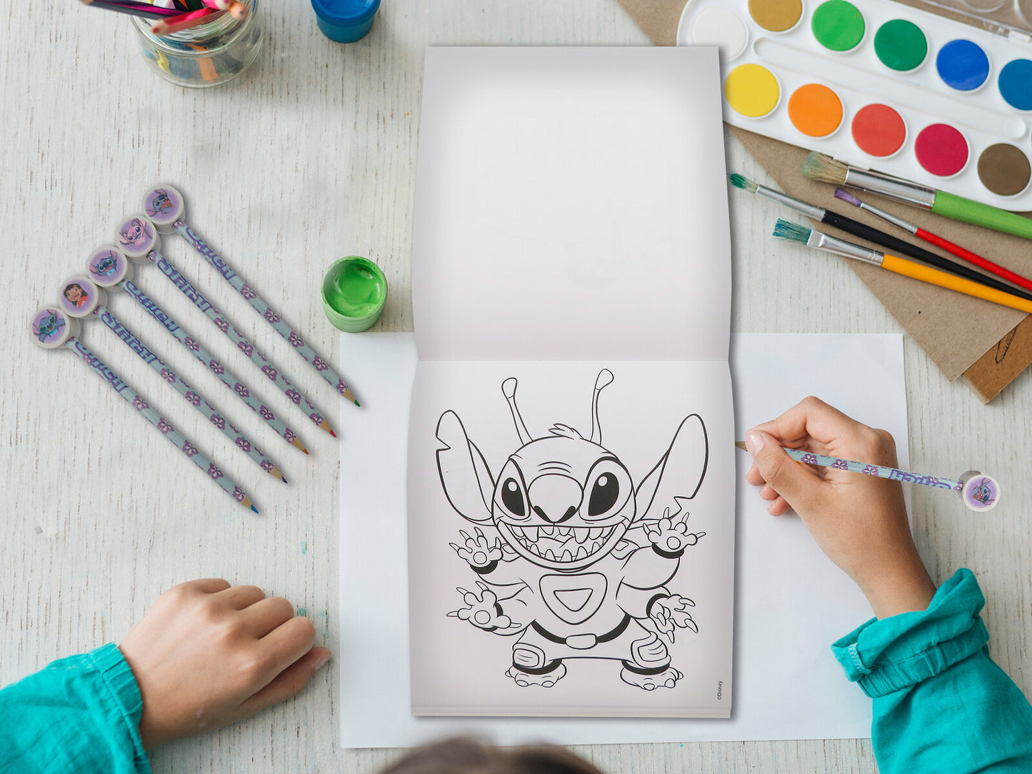 Lilo & Stitch Malbuch Set mit 32 Ausmalbildern, 5 Buntstiften und 5 Radiergummis