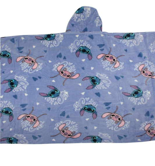 Lilo & Stitch Kuscheldecke mit Kapuze für Kinder – weich & wärmend – 120x150 cm