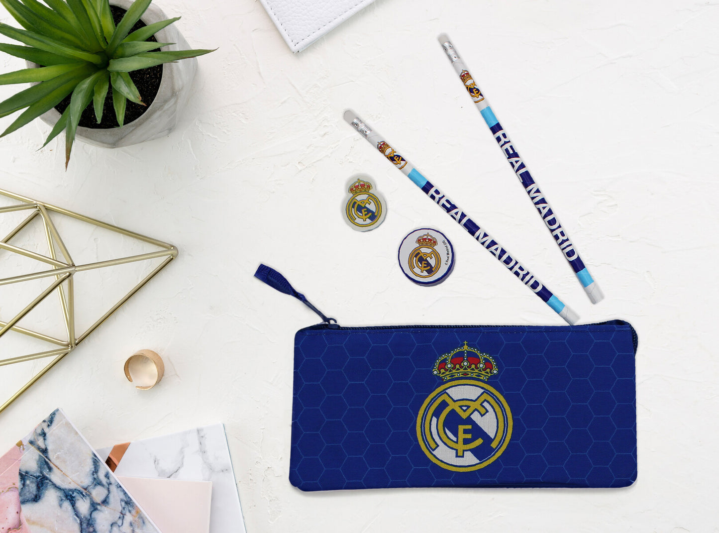 Real Madrid Schreibset mit Etui, 2 Bleistiften, Radiergummi und Spitzer