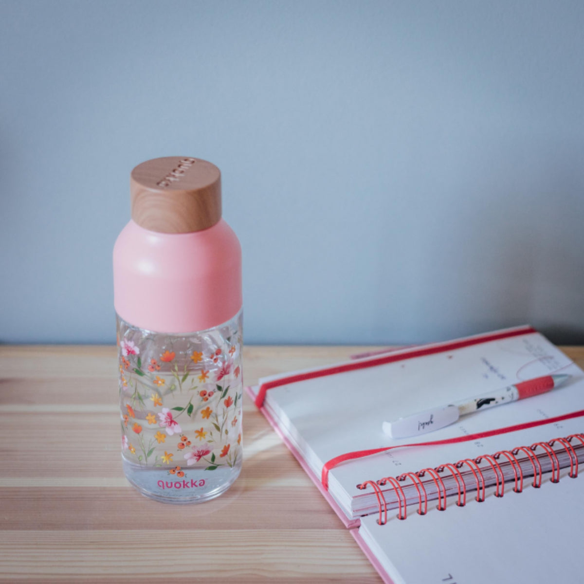 Quokka Ice Wasserflasche 570 ml Pink Flowers für kalte Getränke
