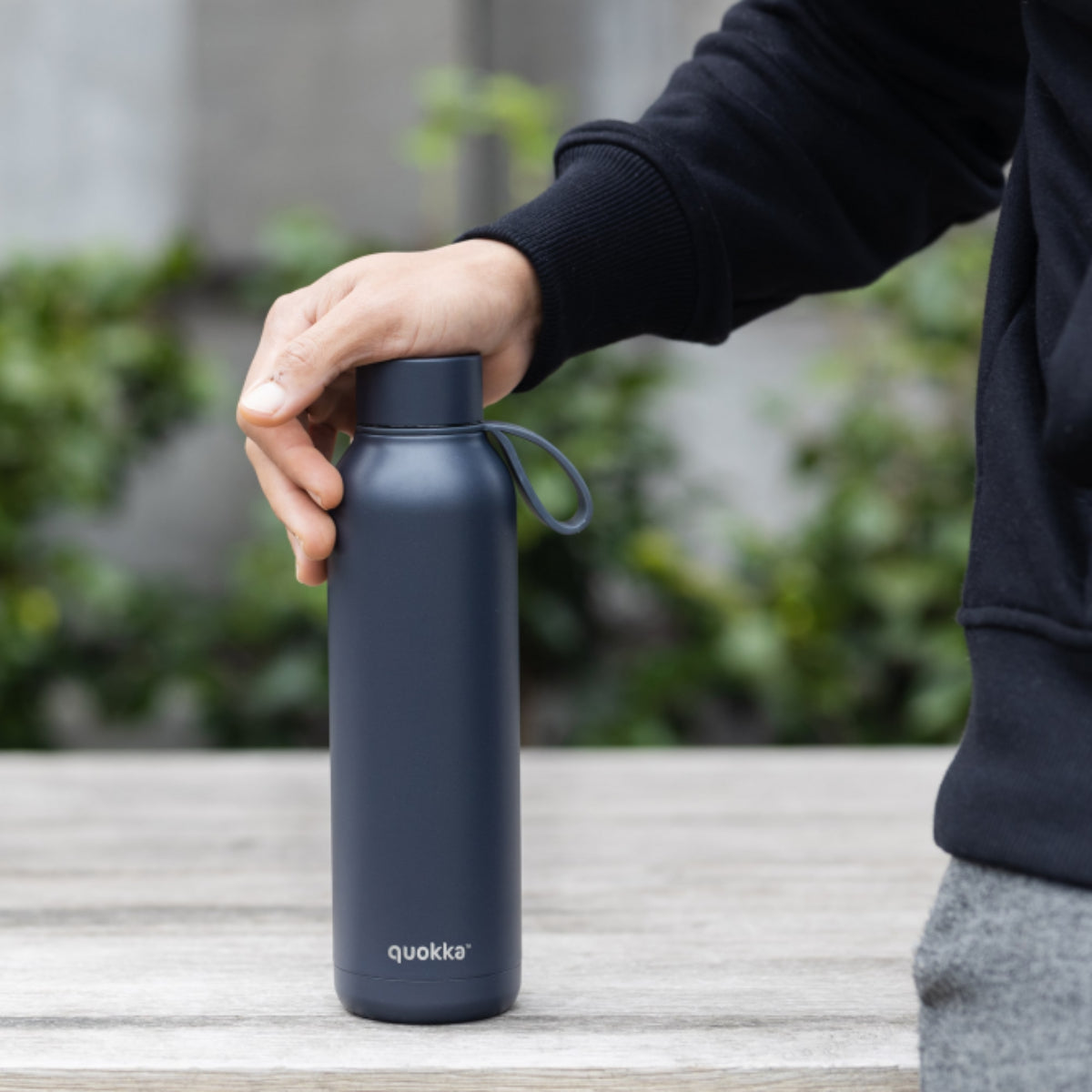 Quokka Edelstahl Trinkflasche isoliert 630 ml Thermoflasche mit Trageschlaufe