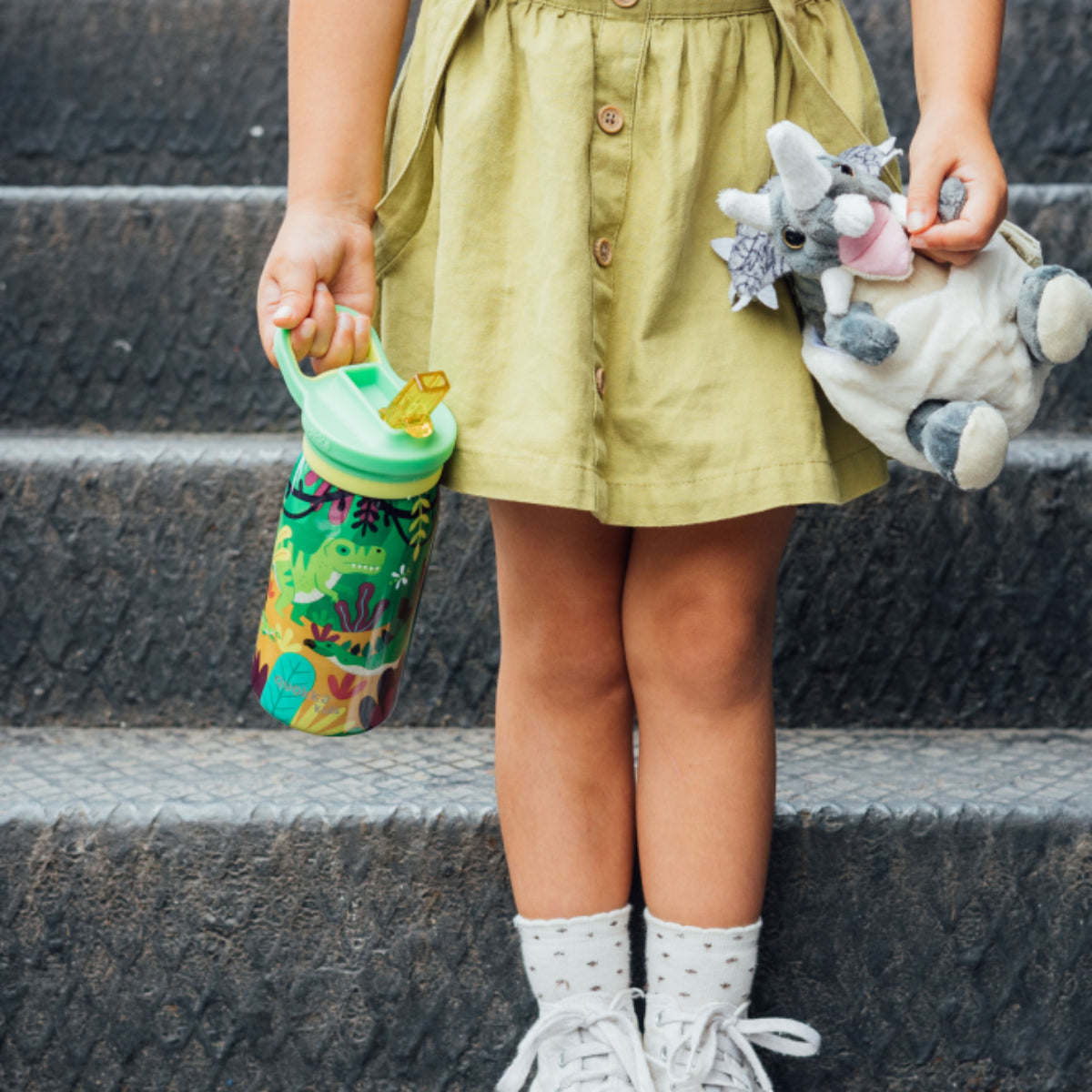 Quokka Pop Kids Trinkflasche DINOSAURS JUNGLE 445 ml mit Trinkhalm & Tragekupplung
