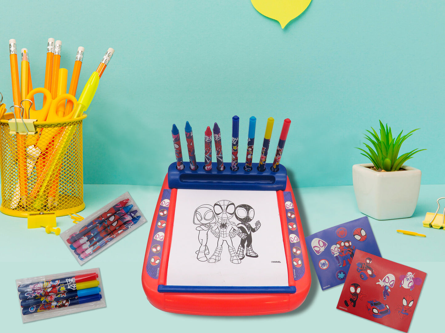 Spiderman Zeichenset Kinder Malstation mit 4 Markern 4 Buntstiften und Papierrolle