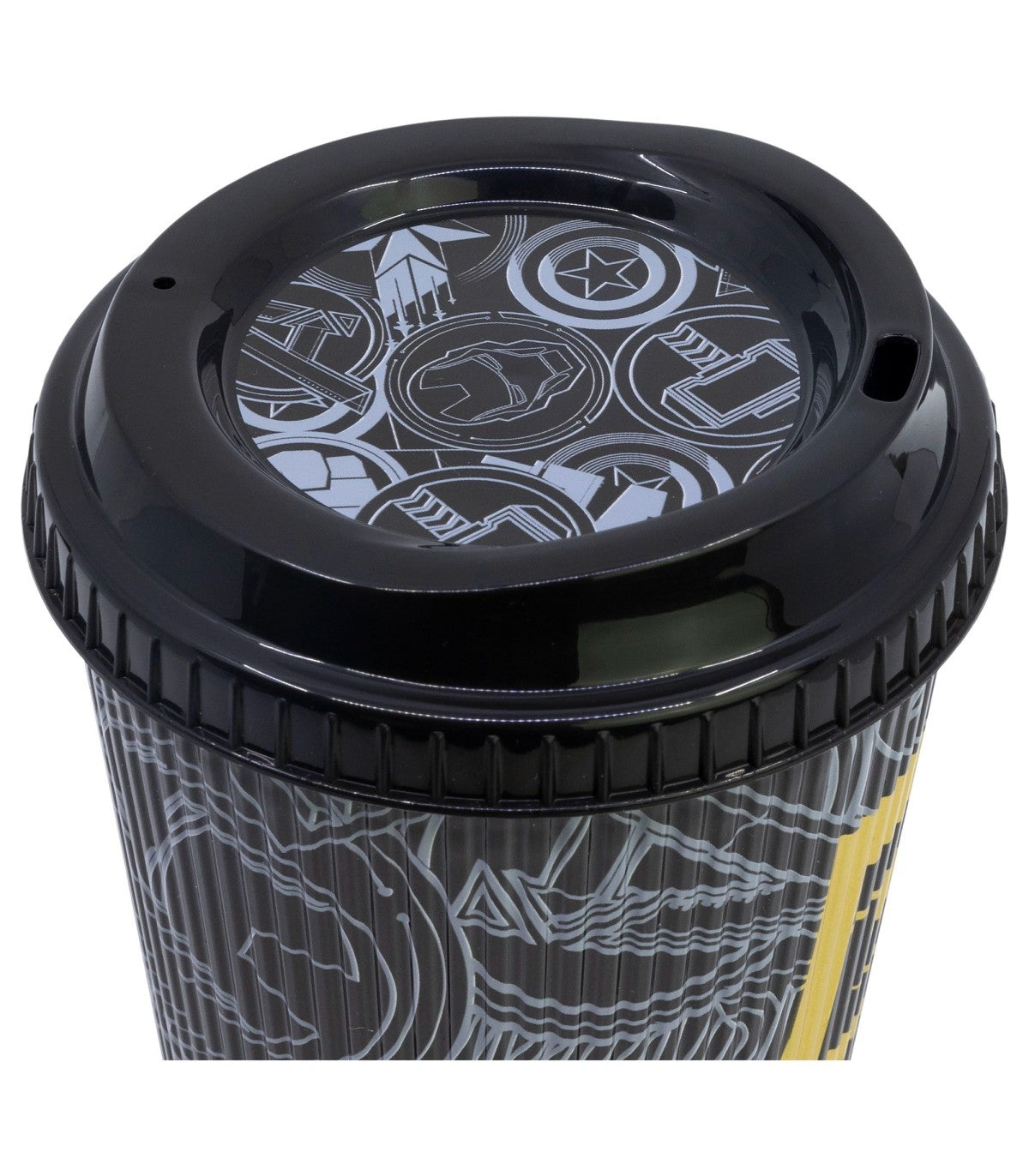 Marvel Golden Treasure Trinkbecher 790 ml mit strukturierter Oberfläche und Deckel für unterwegs